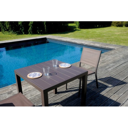 Tavolo San Vincenzo 80x80 cm - Design Moderno in Alluminio Cioccolato