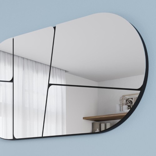 Specchio da parete Otis con design astratto base nera